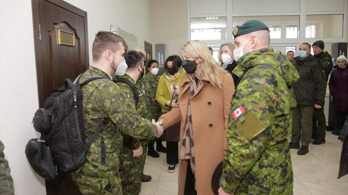 Fuerzas canadienses en la embajada ubicada en Ucrania