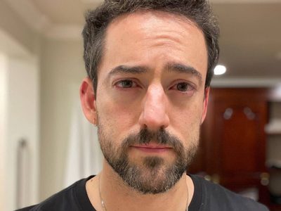 Luis Gerardo Méndez recuerda el fallecimiento de su padre por covid-19 y llama a vacunarse