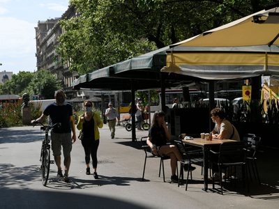 Efecto champán: abren bares y restaurantes en España y crece el consumo