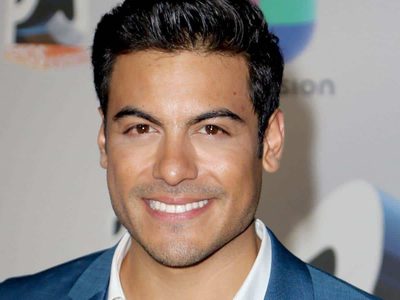 ¡Qué horror! Carlos Rivera no pudo ocultar sus sentimientos por… ¡Una amiga de su novia!
