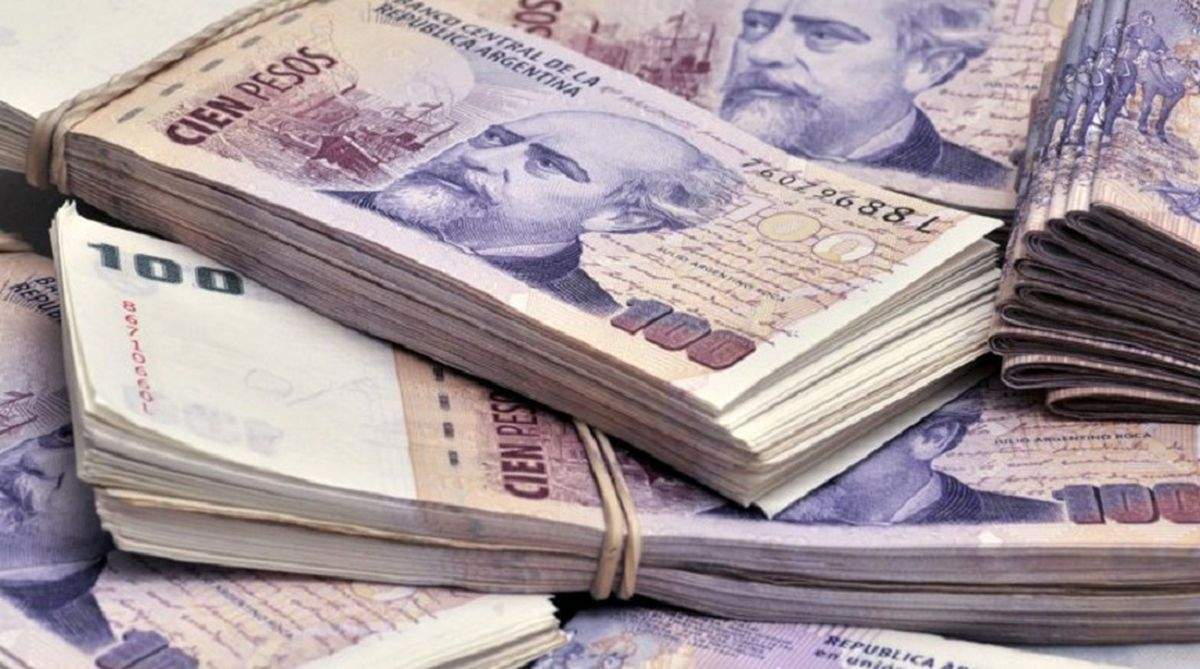 Fajos de billetes. Fuente: (Twitter)