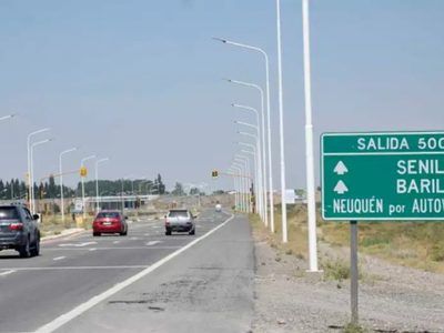 Milei delegó a Neuquén el manejo de las rutas 22 y 242: habrá peajes y puestos de pesaje