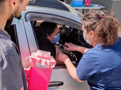 Exitosa jornada de vacunación en el “autovac” de Catriel
