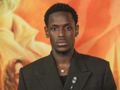 La policía del Reino Unido acusa al actor Michael Ward de violación y agresión sexual