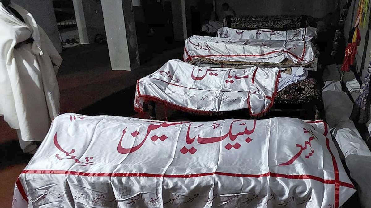 Funeral de personas que murieron en un tiroteo en Parachinar, Pakistán, el viernes 22 de noviembre de 2024