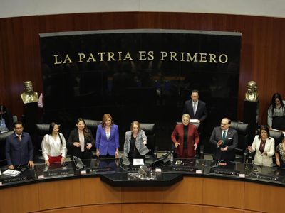 Senadores toman protesta a Laura Itzel Castillo como presidenta de la Mesa Directiva