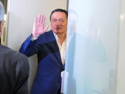 Osorio Chong deja la coordinación y la bancada del PRI en el Senado (Video)
