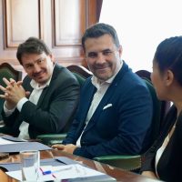 Darío Martínez se reunió con Arabela Carreras y Mariano Arcioni por obras de energía
