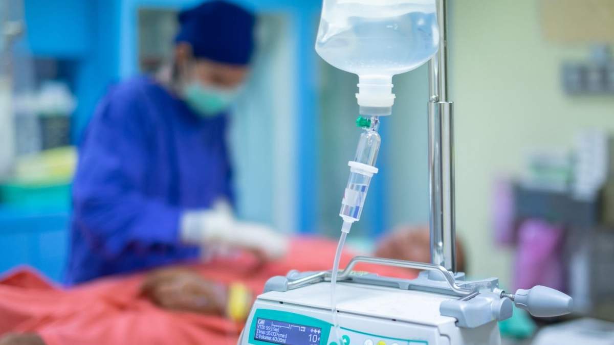La investigación por los sueros vitaminados en Hermosillo sigue en curso. Conoce cuántas personas han muerto y qué se sabe del caso.