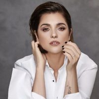 Todo le queda bien: el exótico cambio de look de Araceli González