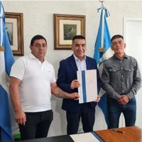 Municipales de Cutral Co acordaron un aumento de 120% en tres cuotas con cláusula gatillo