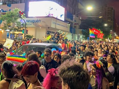 Una multitud participó de la 22° Marcha del Orgullo en la ciudad de Neuquén