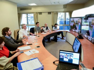 Fernández analizó los detalles de la nueva cuarentena con los distritos más afectadas por el virus