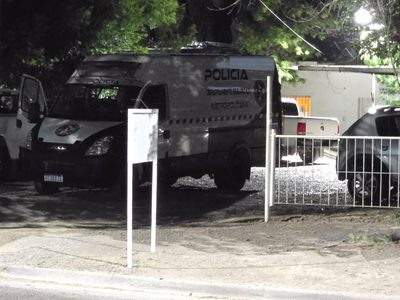 Un grupo de reclusos tomó de rehén a un celador de la Comisaría Quinta de Centenario