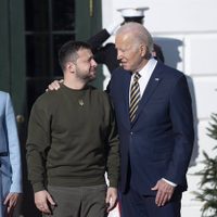 Zelenski reitera su invitación a Biden para visitar Ucrania: "Sería una señal importante"