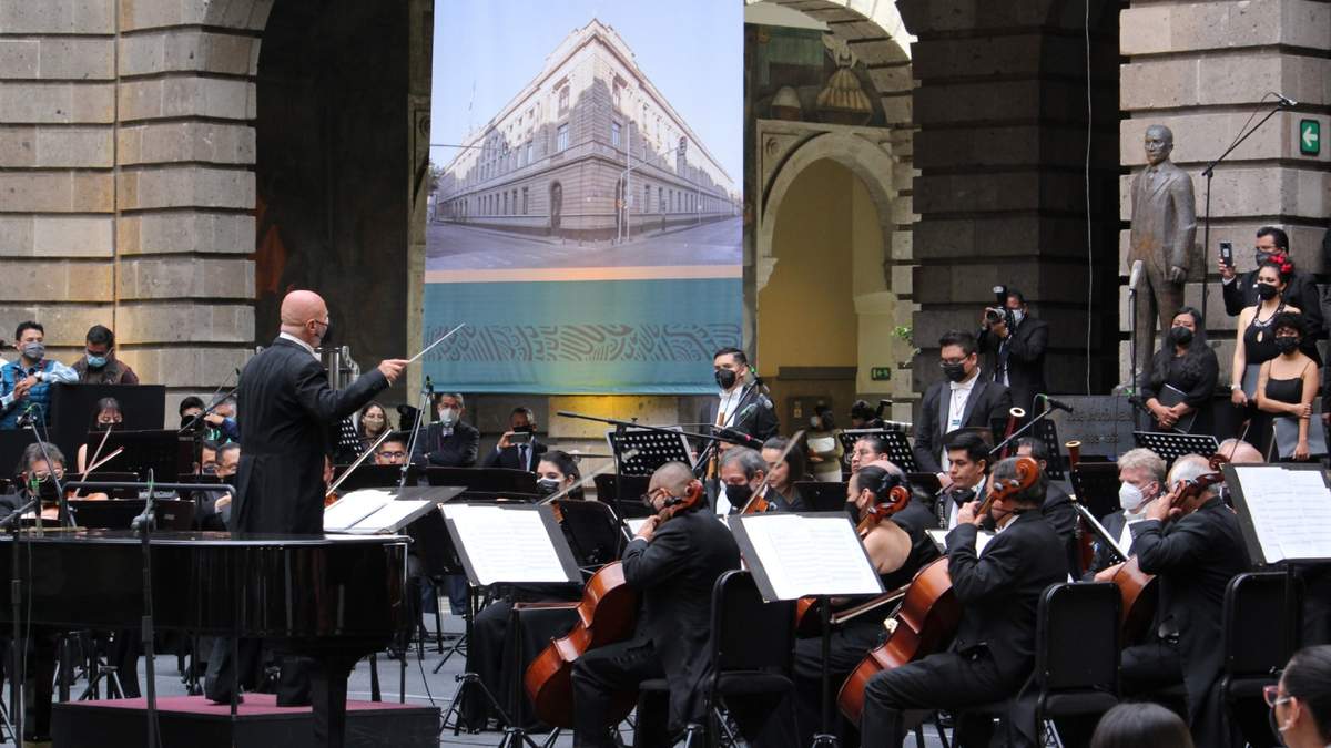 Festejo por 100 años de la SEP