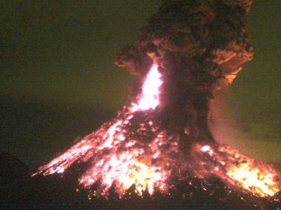 Autoridades en alerta por volcán El Colima; nueva explosión estremece la tierra