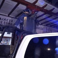 Ola violenta en Michoacán: dos muertos, un desaparecido, avionetas destruidas, autos incendiados...