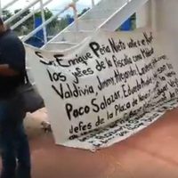 'Narco sigue enquistado en Fiscalía de Nayarit”, se acusa en mantas dirigidas a Peña