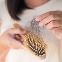 No sufras más por la caída del cabello: mirá cómo preparar tu propio shampoo con ingredientes que tenés en casa