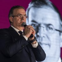 Ebrard se declara fuera de la contienda de Morena; el lunes definirá su futuro