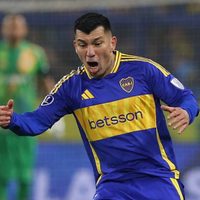 En medio de los rumores de su salida de Boca: Gary Medel se fue del país