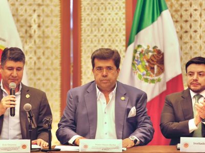 Persisten extorsiones contra transportistas en Durango; gobernador ofrece “meterse con todo”