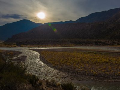 ¿Corre el agua hacia arriba?