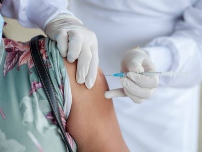 Inició la campaña de vacunación contra la gripe en todo el país