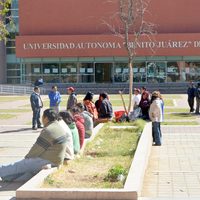 Vuelven a tomar la UABJO para exigir la destitución de hermano del rector