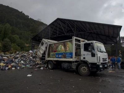 Se normaliza la recolección de residuos en Villa La Angostura tras el acuerdo de ATE y el ejecutivo