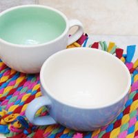 Si tenés tazas viejas o rotas, así podés usarlas para crear esto tan lindo