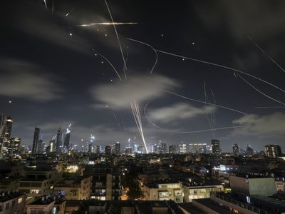 Trump exige “rendición incondicional” a Teherán, mientras Israel e Irán intensifican batalla aérea