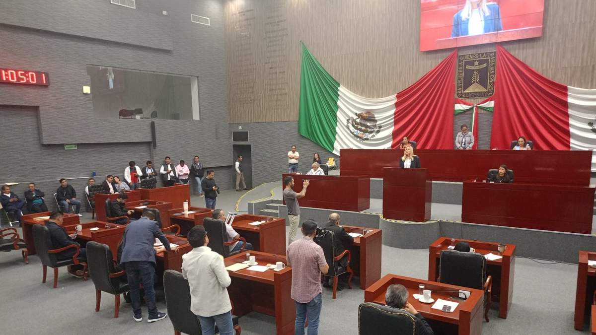 La sesión en el Congreso de Morelos