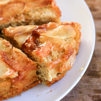 Sin harinas ni azúcar agregado: torta matera de manzana y coco que es una perdición