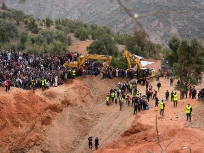 Marruecos se moviliza para rescatar a Rayan, un niño de 5 años que cayó a pozo de 32 metros (Video)