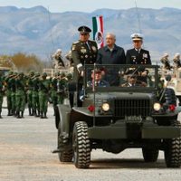 AMLO agradece al Ejército por su apoyo y rechaza estar militarizando al país