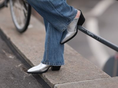 Wedge Mules: el calzado "must-have" que domina el street style del otoño 2026