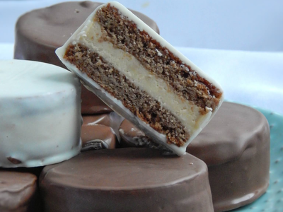No vas a comprar más: hacé en casa el alfajor bon o bon con estos simples pasos