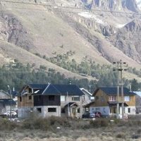 Un hombre agredió físicamente a su pareja y su hijastro lo apuñaló en el pecho y en la cabeza