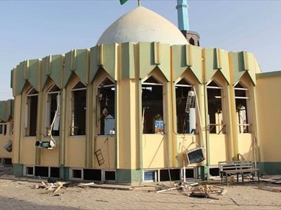 Atentado suicida a una mezquita chií en Afganistán deja 120 muertos