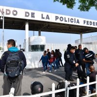 Federales exigen trabajo equivalente a sus funciones o despidos apegados a la ley