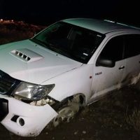 Susto en la Ruta 237: terminó sobre la banquina con las dos ruedas destalonadas