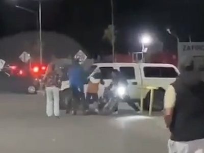 Motoqueros que golpearon a inspectores municipales enfrentarán multas de hasta 10 millones de pesos