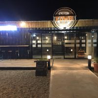 Las llamas consumieron un bar del Paseo de la Costa