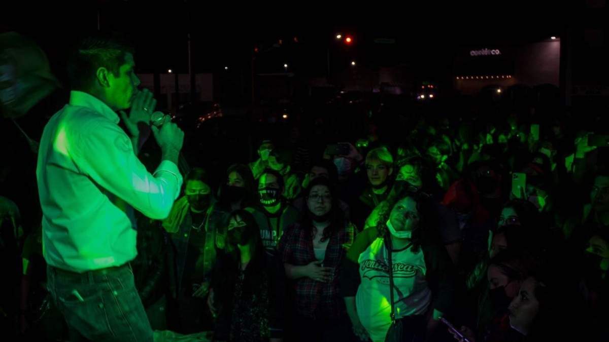 Carlos Augusto González, candidato del PVEM a la alcaldía de Reynosa, en un concierto