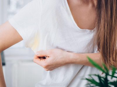 Dale una segunda oportunidad a tu ropa manchada en la zona de las axilas