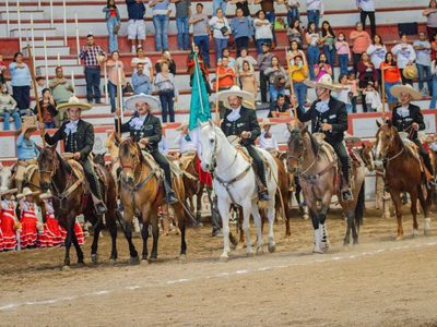 Le roban caballos a la Asociación de Charros en un asalto en carretera de Celaya