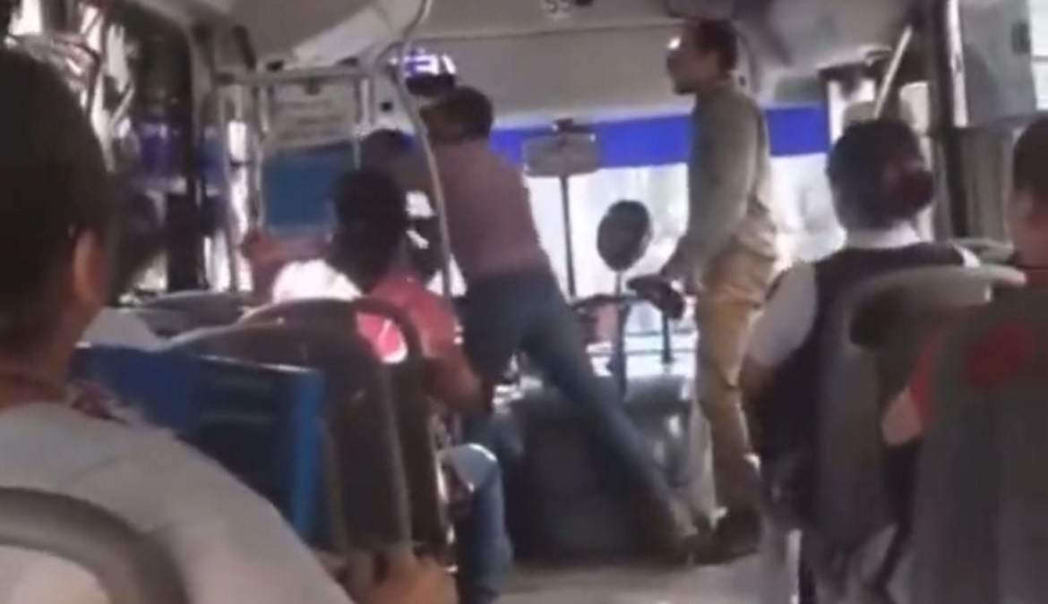 Chofer agredido por dos individuos en Monterrey