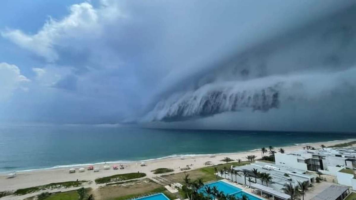 La “shelf cloud” o “nube cinturón” observada el jueves
